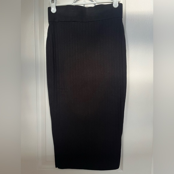 H&M ribbed pencil skirt with slit, functional front zipper, elastic waistband - Picture 3 of 10